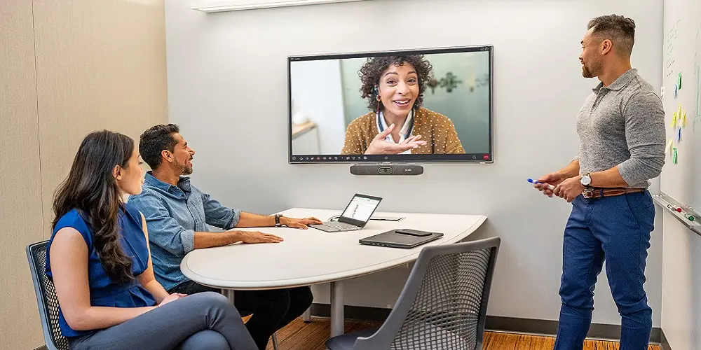 Poly Studio R30 - USB video bar for small conference spaces - Image 2